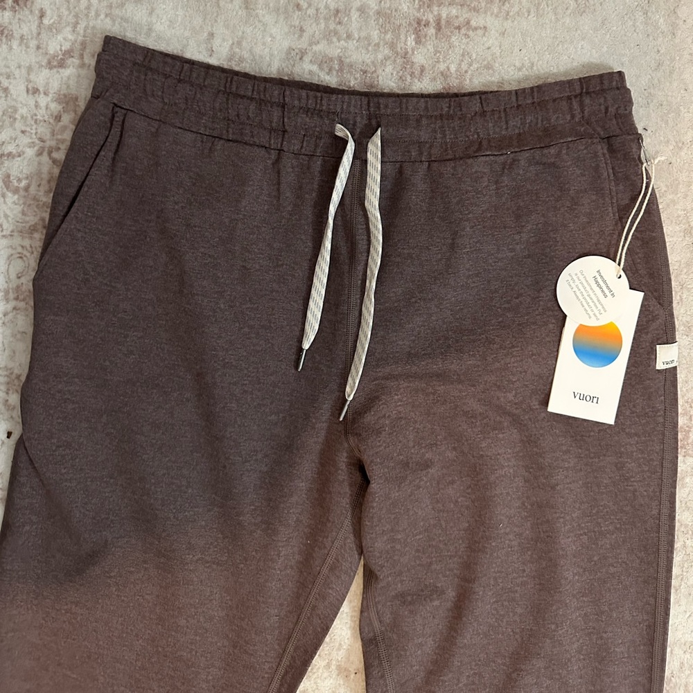 Vuori women’s performance joggers - Picture 2 of 6